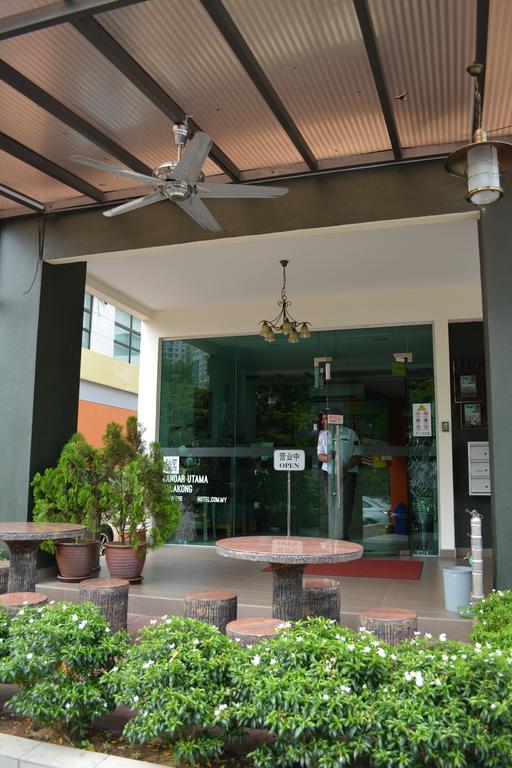 Putra One Avenue Hotel Seri Kembangan Exterior photo