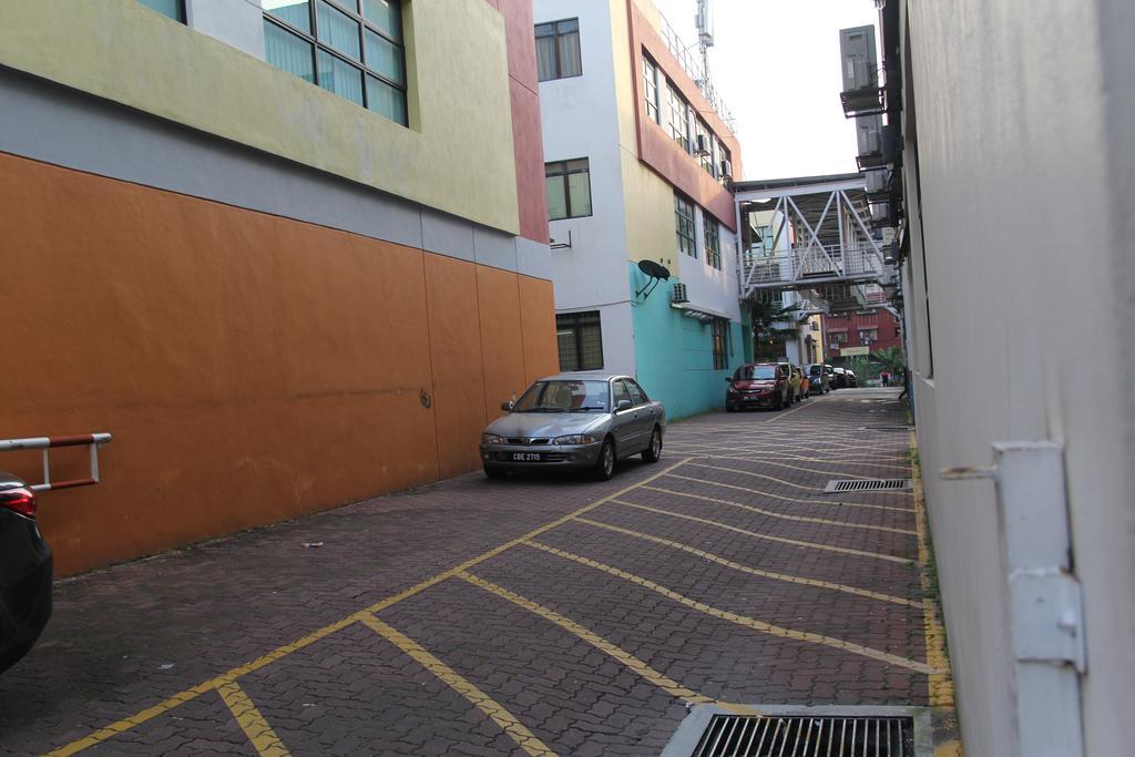 Putra One Avenue Hotel Seri Kembangan Exterior photo